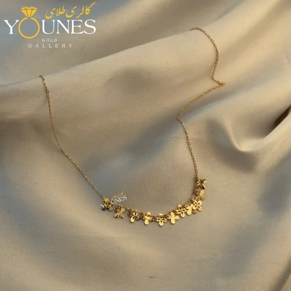 تصویر دوم گردنبند طلا گلی چهار پر تراش دار